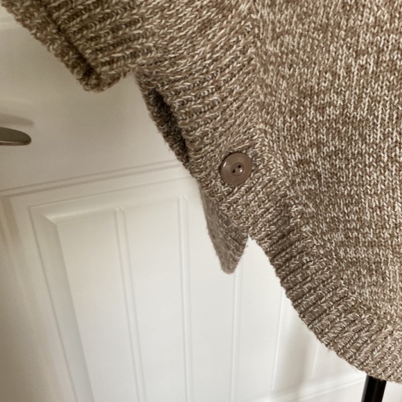 Beautiful poncho sweater - Picture 3 of 7